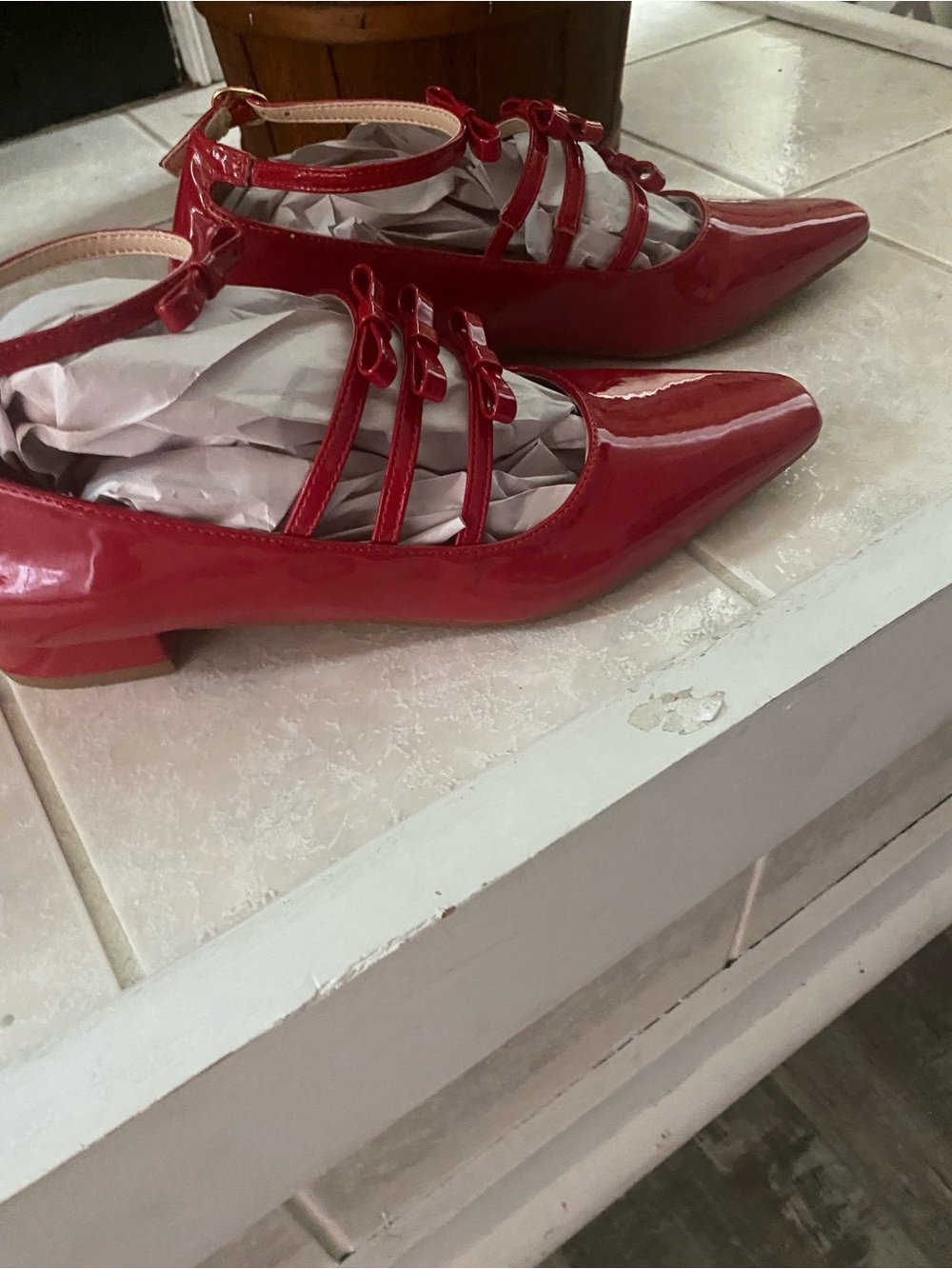 Unique Vintage Women’s Red Patent Pointed-Toe Mary Jane Flats with Strappy Bows - Picture 4 of 9